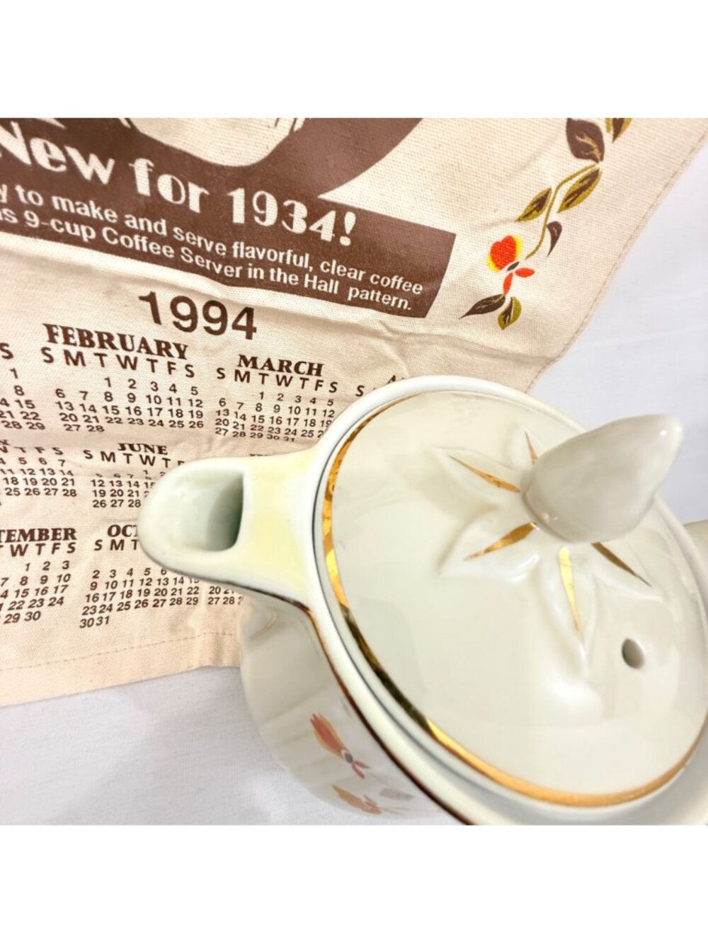 Hall Jewel Tea Autumn Leaf 1930's Pot Cups &1994 Calendar Towel Set Uranium Pot - Picture 9 of 16